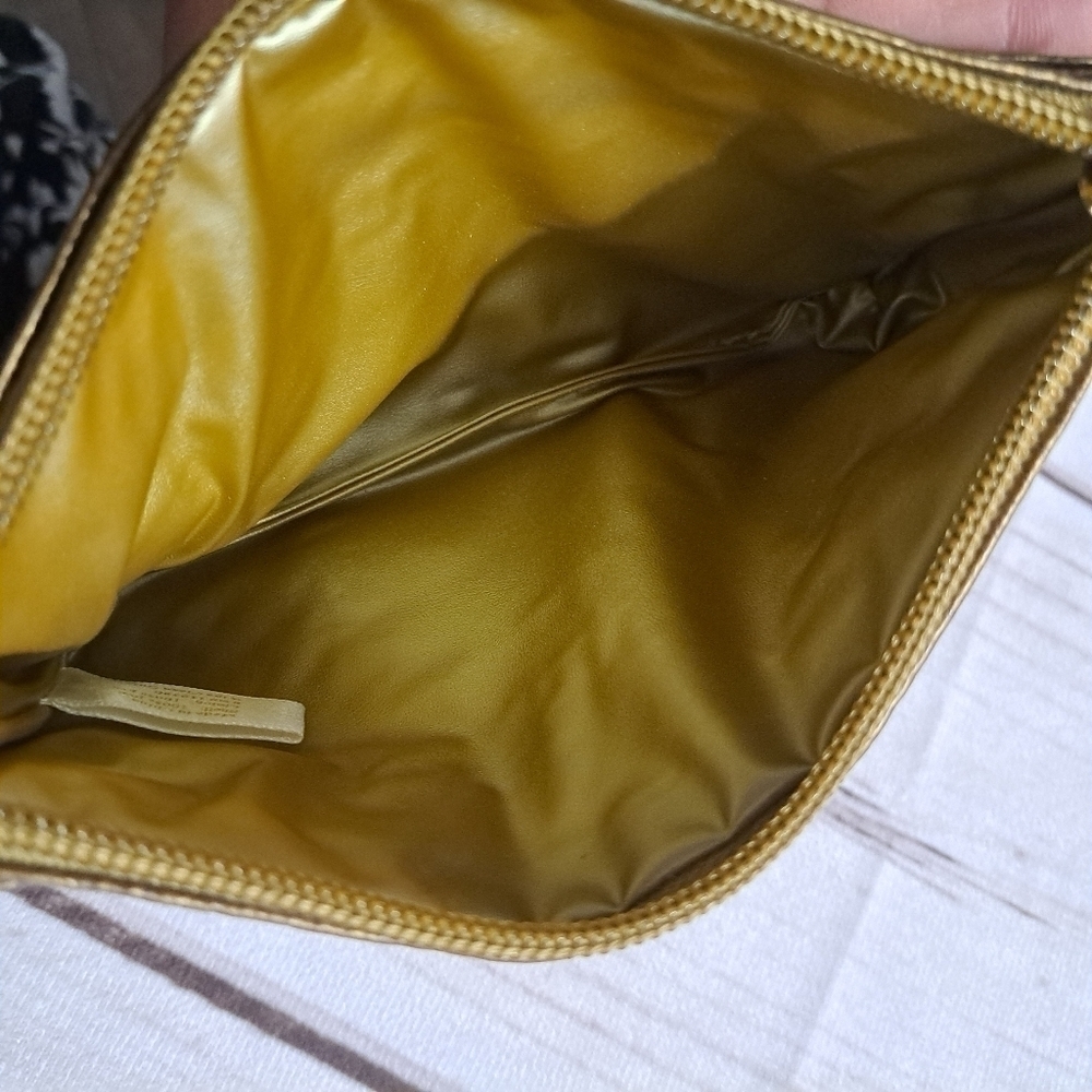 Joan Rivers Cosmetic Coin Pouch Wristlet - Picture 2 of 6